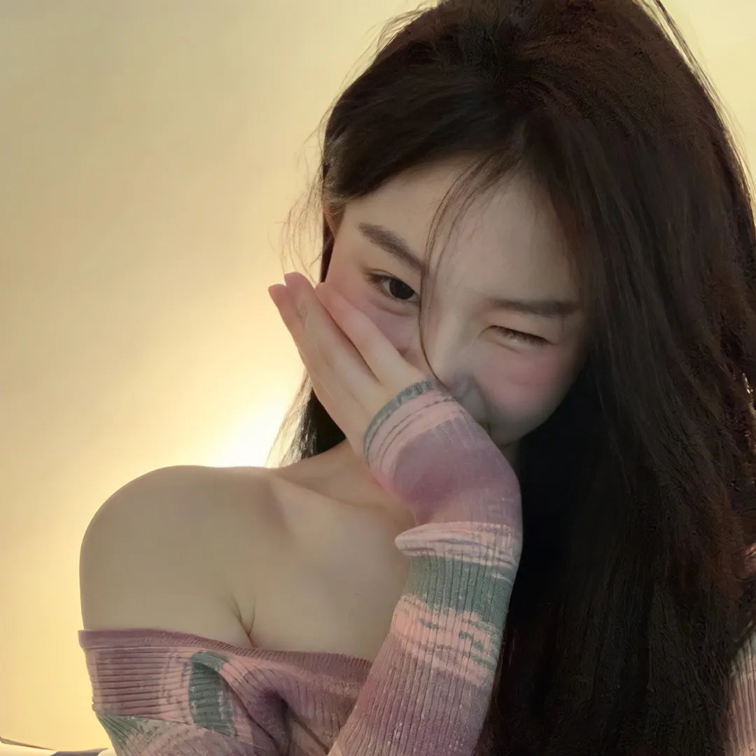 穿风信子蓝的少女